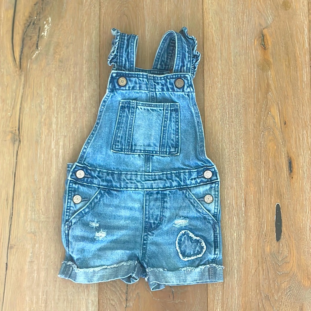 Gap toddler denim overall shorts. Distressed with heart patch 💙